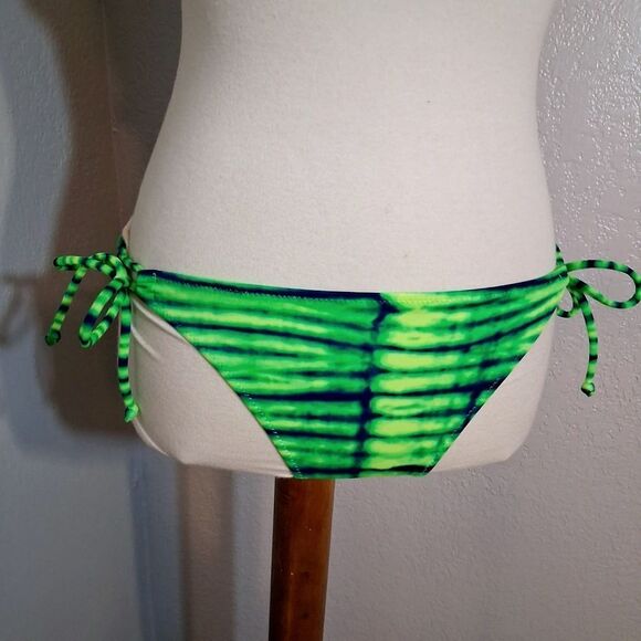 Victoria's Secret Green and Black Bikini - Picture 5 of 8